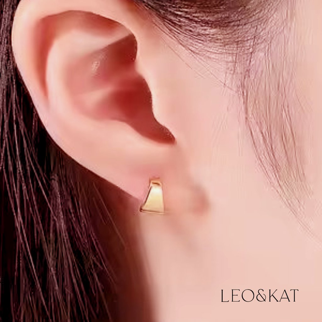Minimalist Gold Huggie Earrings. 925 Sterling Silver. #1127